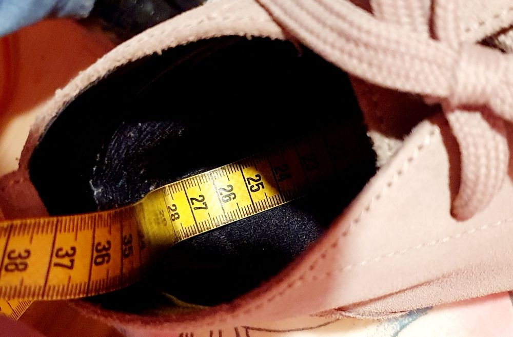 Ghete 43 piele intoarsa cu talpa usoara si groasa striata stil Martens