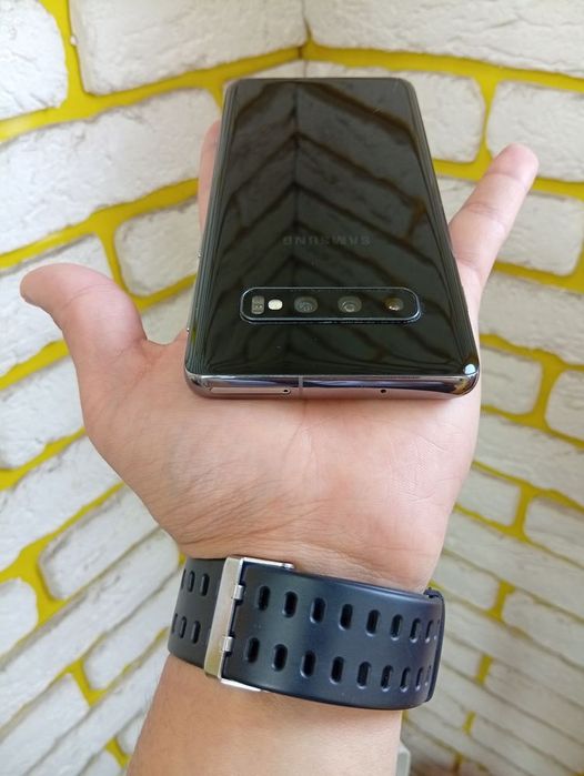 На продажу самсунг S10