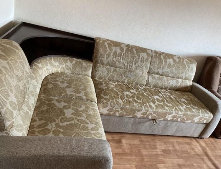 Продам диван угловой.