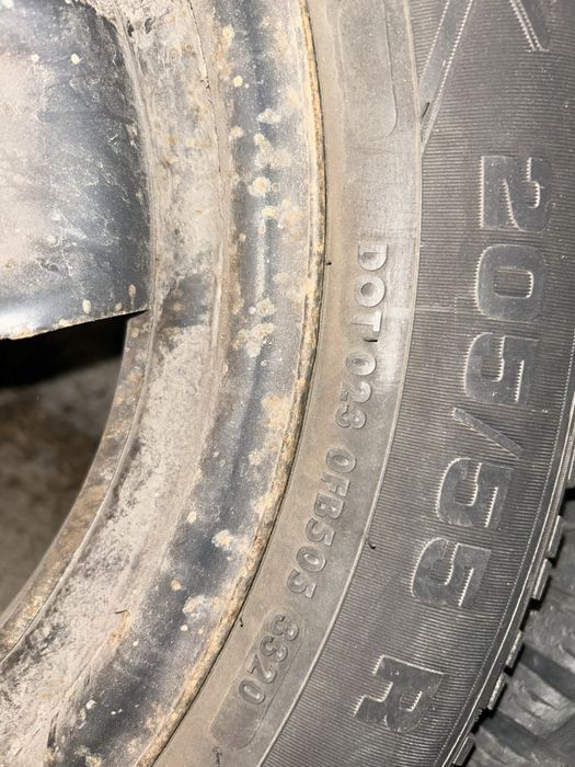 Продавам зимни гуми със стоманени джанти Vredestein 205/55 R16