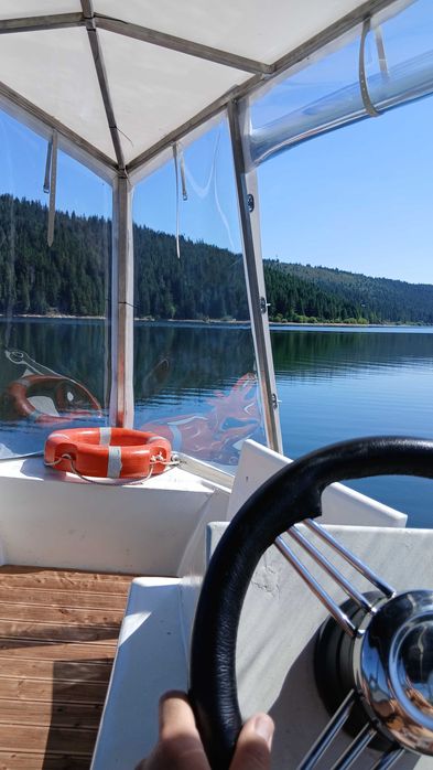Centru agrement Apuseni Boats plimbari cu Vaporasul pe Lacul Belis