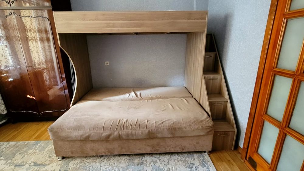 Продам двухяростную кровать.