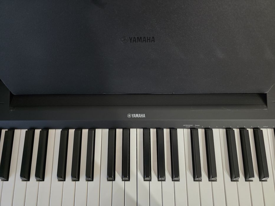Pian YAMAHA P-145B