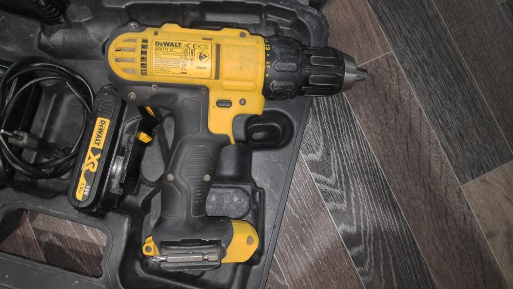 Шуруповерт Dewalt