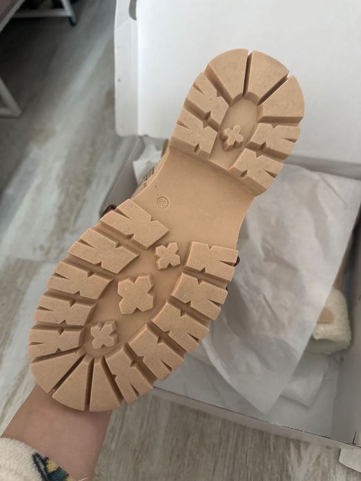 Бежови боти calvin klein