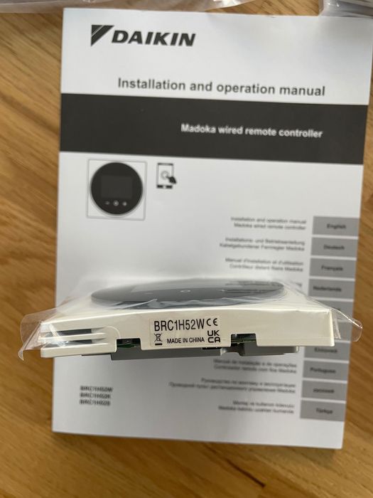 Кабелен стенен термостат Daikin Madoka