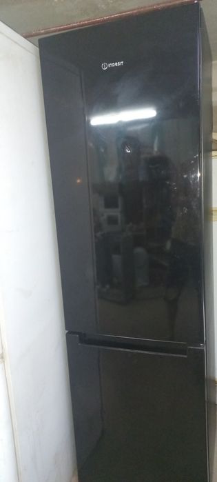 Продаётся холодильник индезит