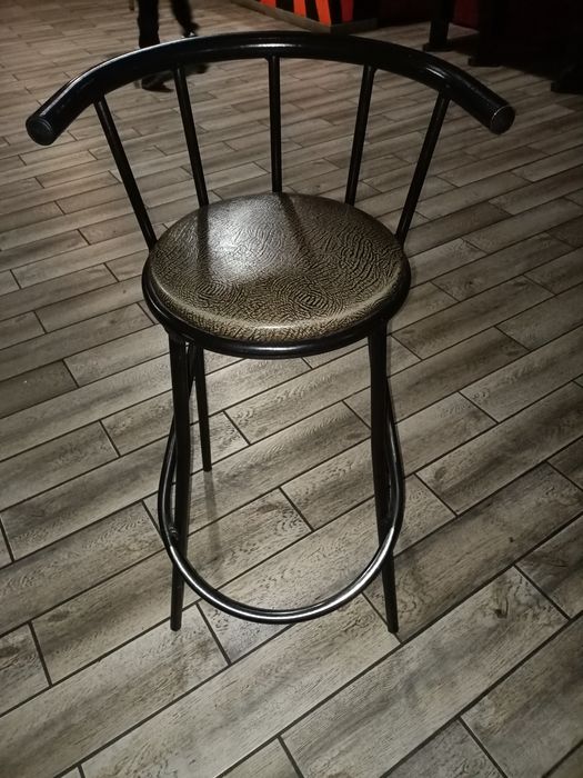 Продам барные стулья