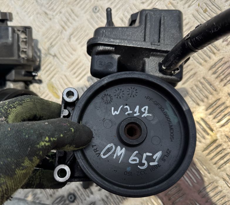 Хидравлична помпа за Mercedes OM651