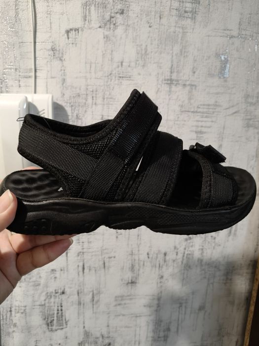 Продам сандали 37 размера