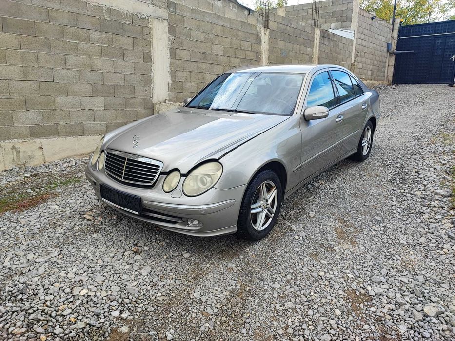 Мерцедес E 270 CDI 177 коня W211 На Части седам