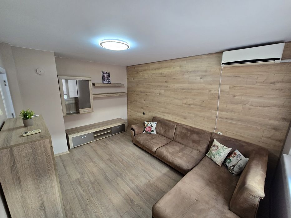 Продава се Двустаен апартамент в Добрич, Център - 67 кв.м за 800 €/кв.м - Снимка #1