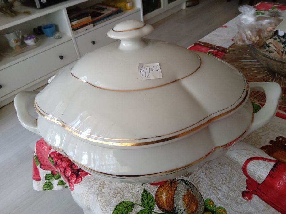 Всичко е намалено на половин цена,чинийки купички канички гърне за боб