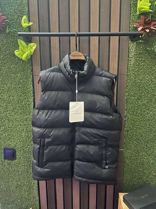 Елек Moncler