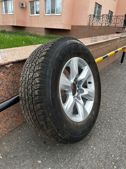 Продам шину с диском 265х65х17