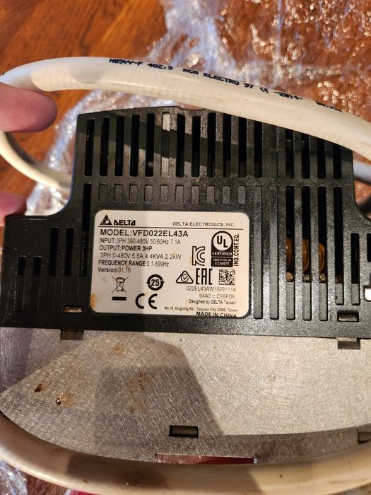 Regulator hota convertizor frecventa electronic Delta trifazic 2.2kW