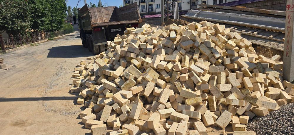 Кирпич жженый от завода изготовителя.