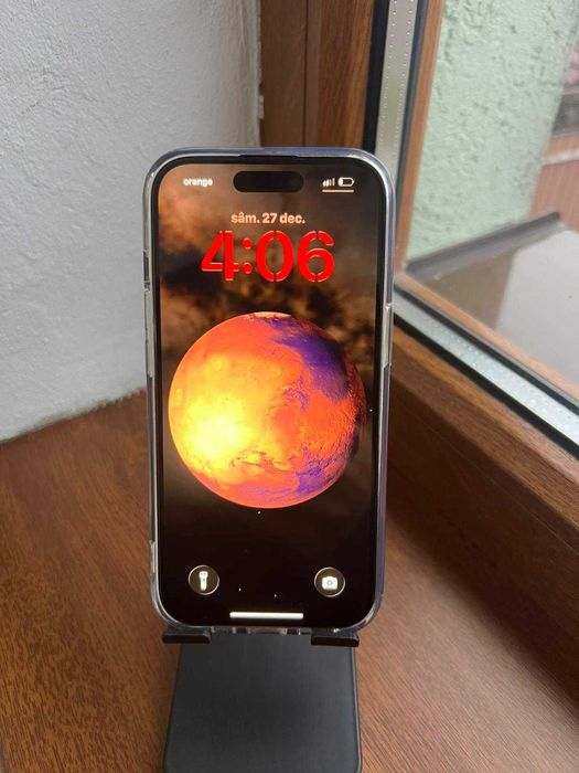 Vând iPhone 15,  în stare impecabilă