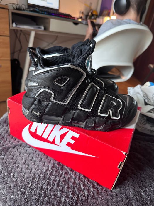 Vand adidasi negri Nike Air More Uptempo in stare buna, marimea 37,5