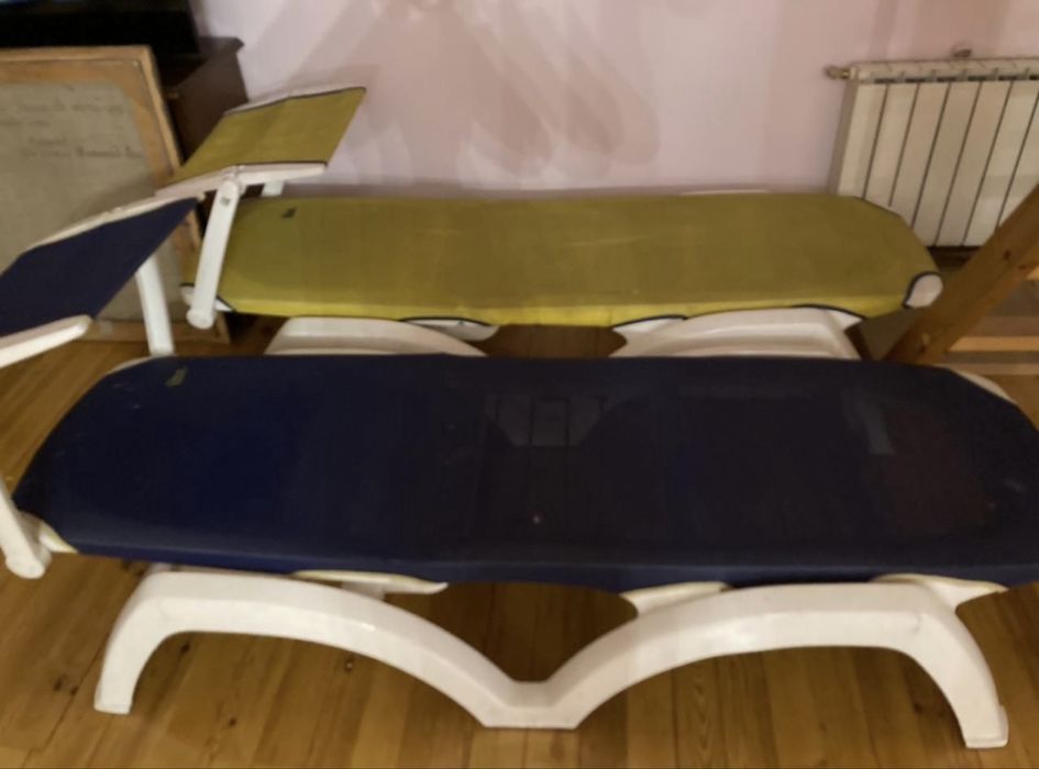 Лежаки для бассейна