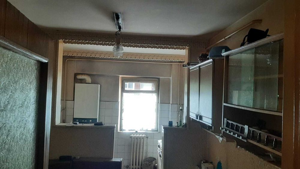 Vand apartament 4 camere - Centru