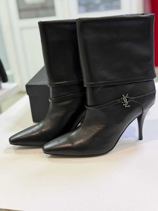Женские сапоги Yves Saint Laurent