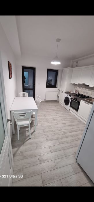 Închiriez apartament 3 camere decomandat River's Tower