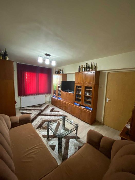 Apartament cu trei camere si pivnita dubla