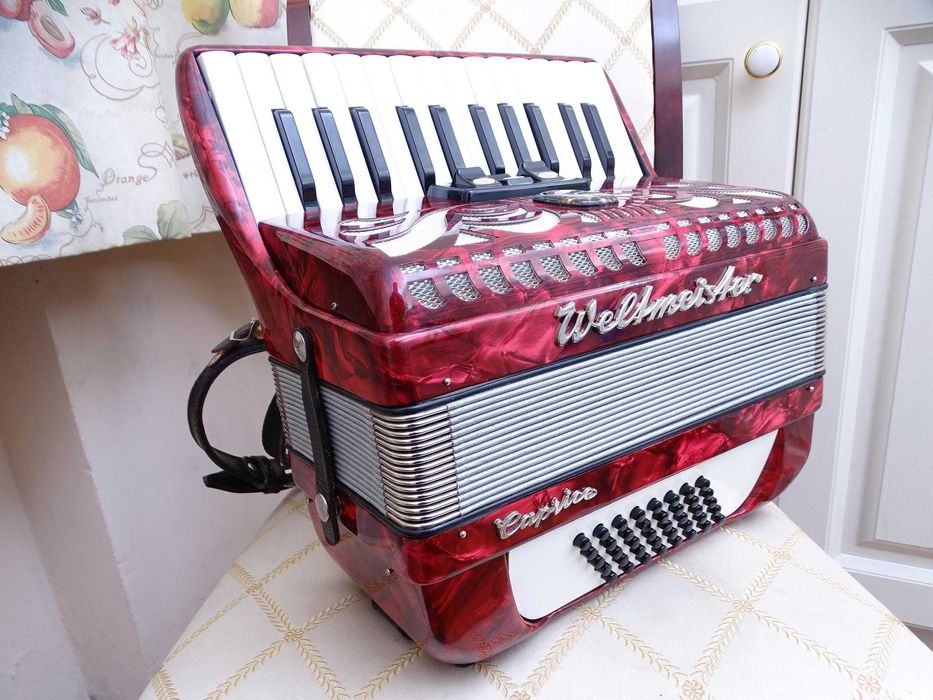 Нов акордеон Велтмайстер Каприс 40 баса