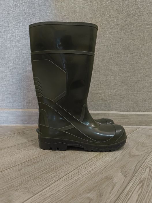 Современные резиновые сапоги с утеплением