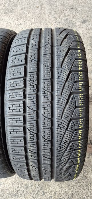 2 anvelope iarna ca si noi Pirelli 235/35/20.Pretul este pe bucata.