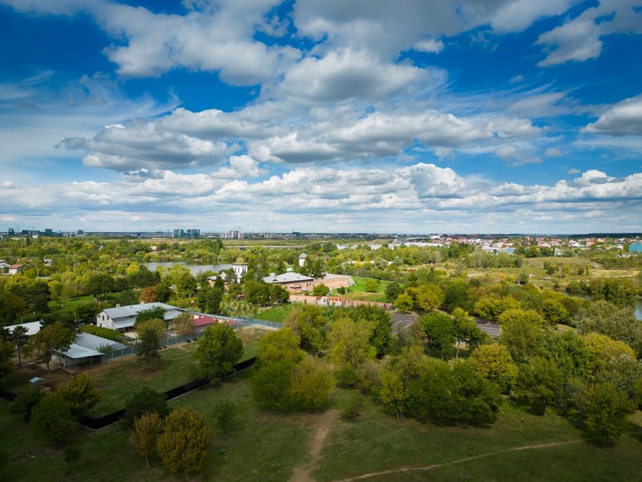 Filmare și fotografie cu drona pentru terenuri și imobile