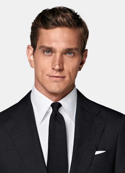 Costum de haine elegant,cambrat, nou cu eticheta