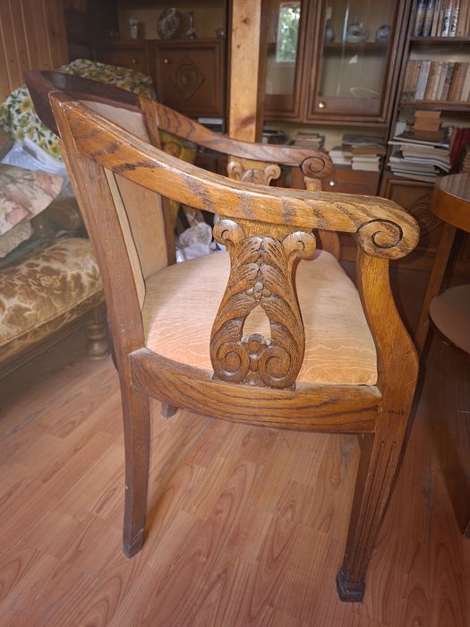 2 fotolii solide - unul sculptat manual