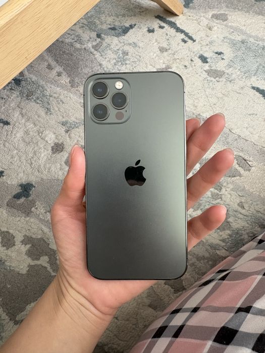 Продам iPhone 12 Pro в хорошем состоянии