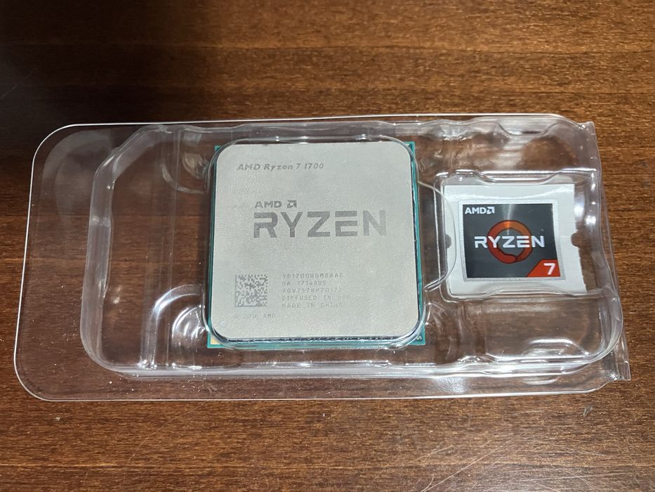 Procesor AMD Ryzen 7 1700 + Cooler Wraith Stealth