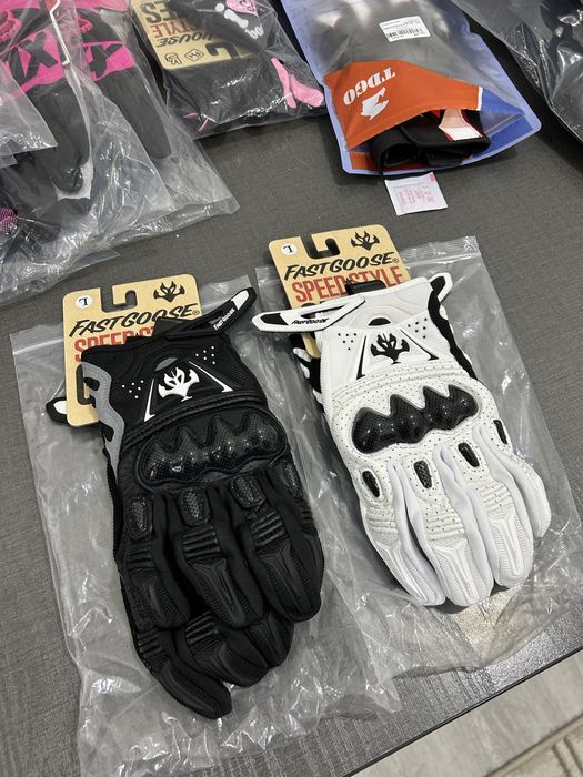 Мото перчатк …..