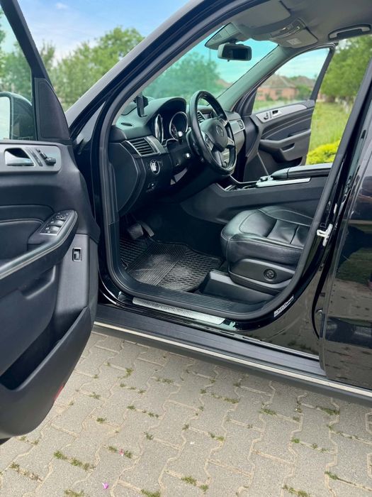 Vând Mercedes ML250