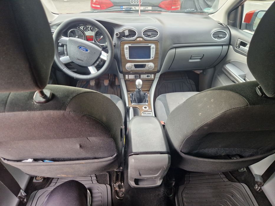 Ford focus Ghia navigație  1. 6  benzina și gpl