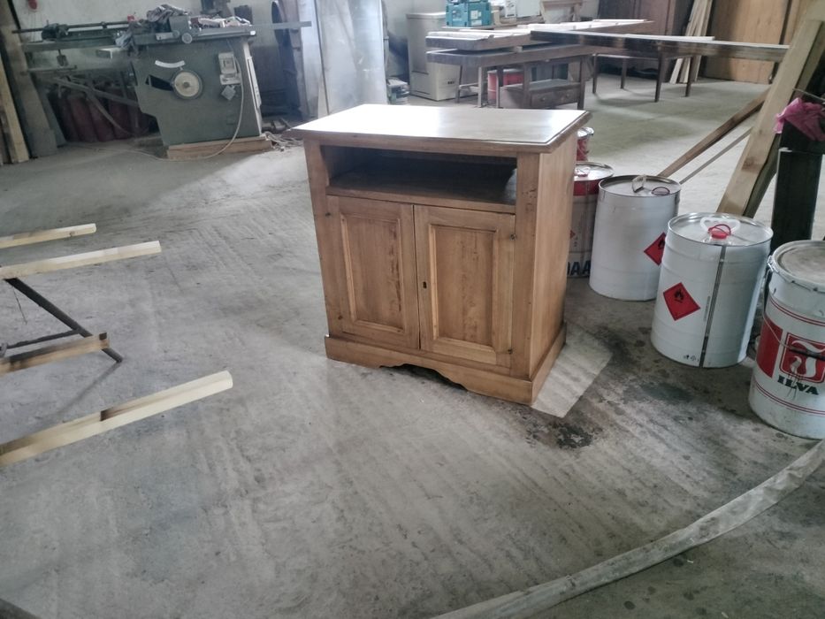 De vânzare mobila veche din lemn masiv restaurata