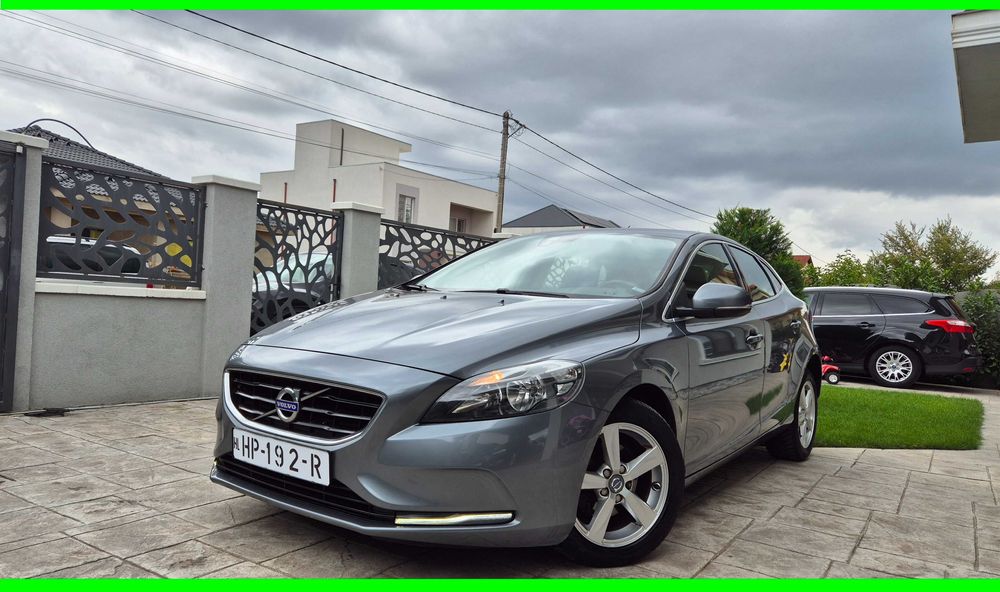 Volvo/V40/2.0 diesel/120 cp/Euro 6/Navi/Led/Keyless Goo/Entry/Bord digital/Incalzire scaune/Olanda/
