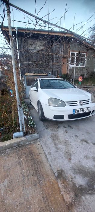 Продавам голф 5 1.9 105 к.с.