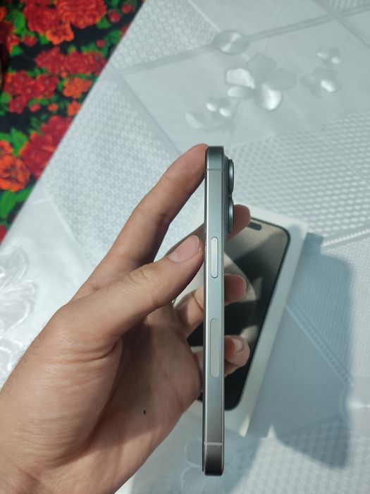 15 pro Natural titanium 256 GB