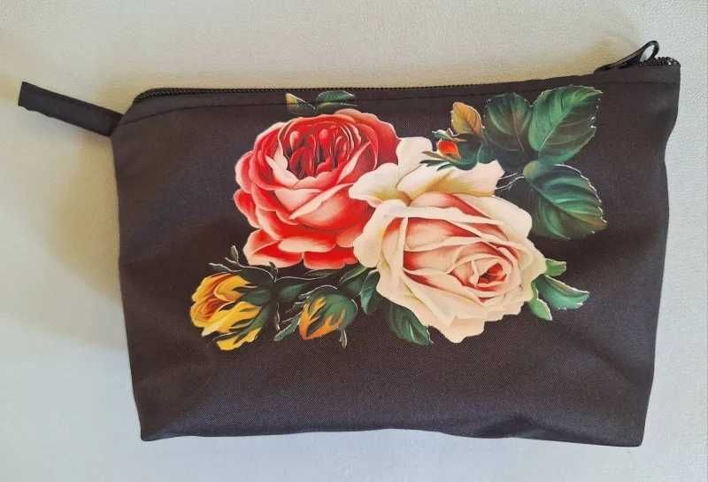 Несесер за тоалетни и козметични принадлежности 15х20см Цветя
