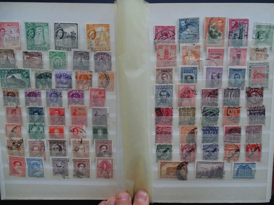 Clasor cu timbre Vechi/Colonii , stampilate (K026)