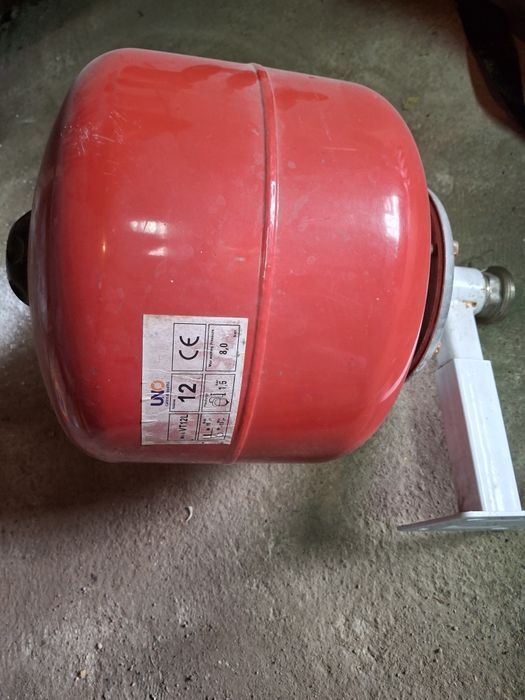 Продам  расширительный  бак