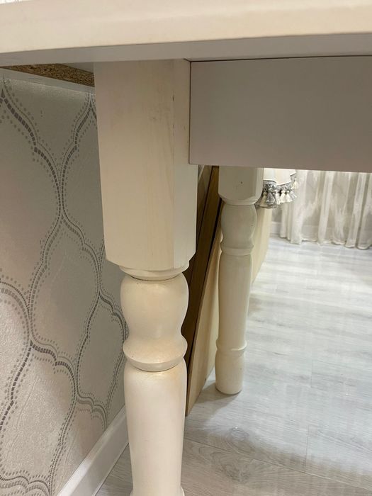 Продаётся кухонный стол