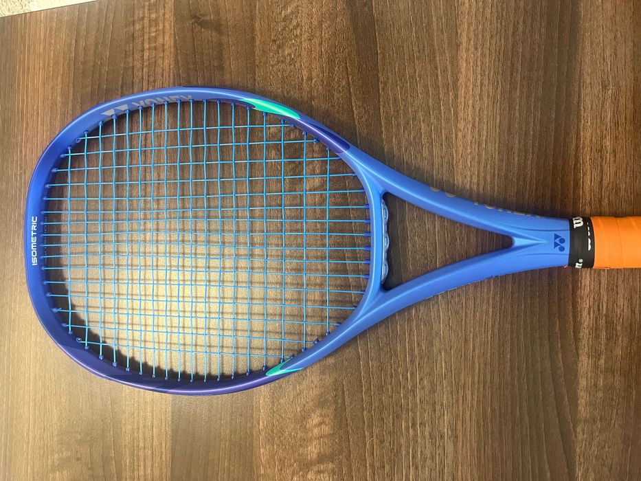 Vând Rachetă tenis Yonnex EZONE , 270 g