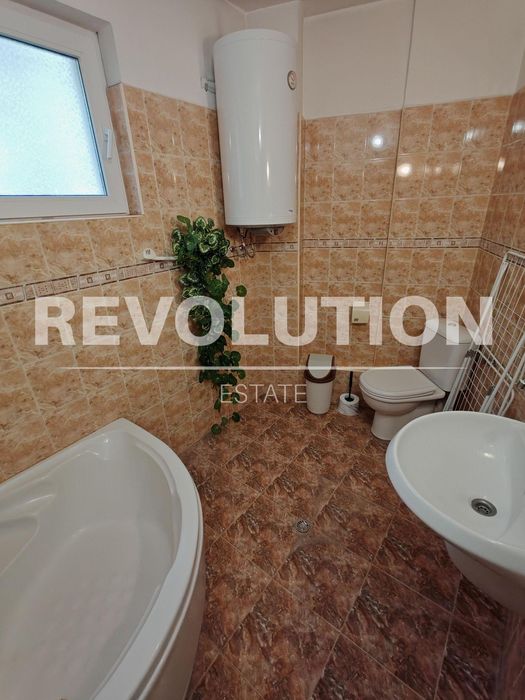 Дава се под наем Тристаен апартамент в Пловдив, Младежки Хълм - 130 кв.м за 600 € - Снимка #17