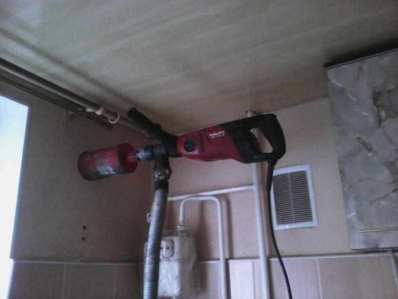 Алмазное бурение отверстие бетона и кирпича.Almazniy burenie